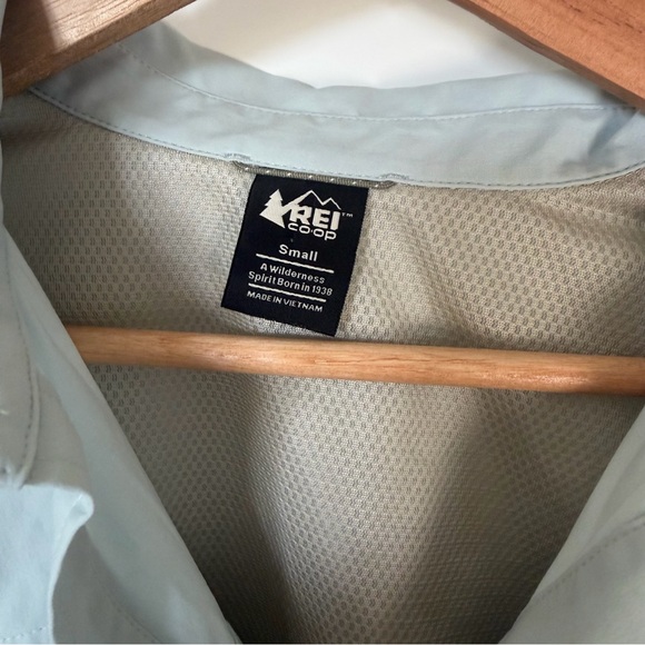 REI Womens Light Blue Sahara Long-Sleeve Button-Down Outdoor Shirt NWOT Small - Picture 2 of 8